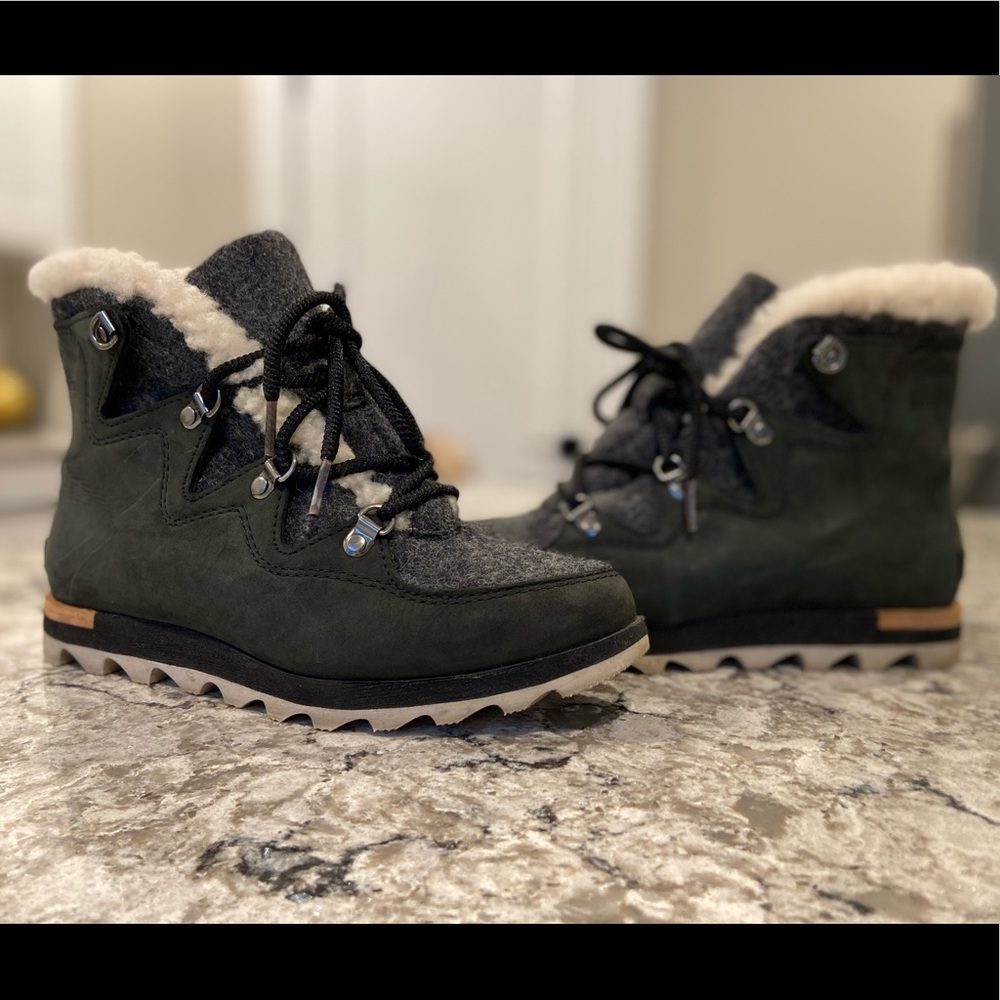 Sorel Harlow Bootie Size 8